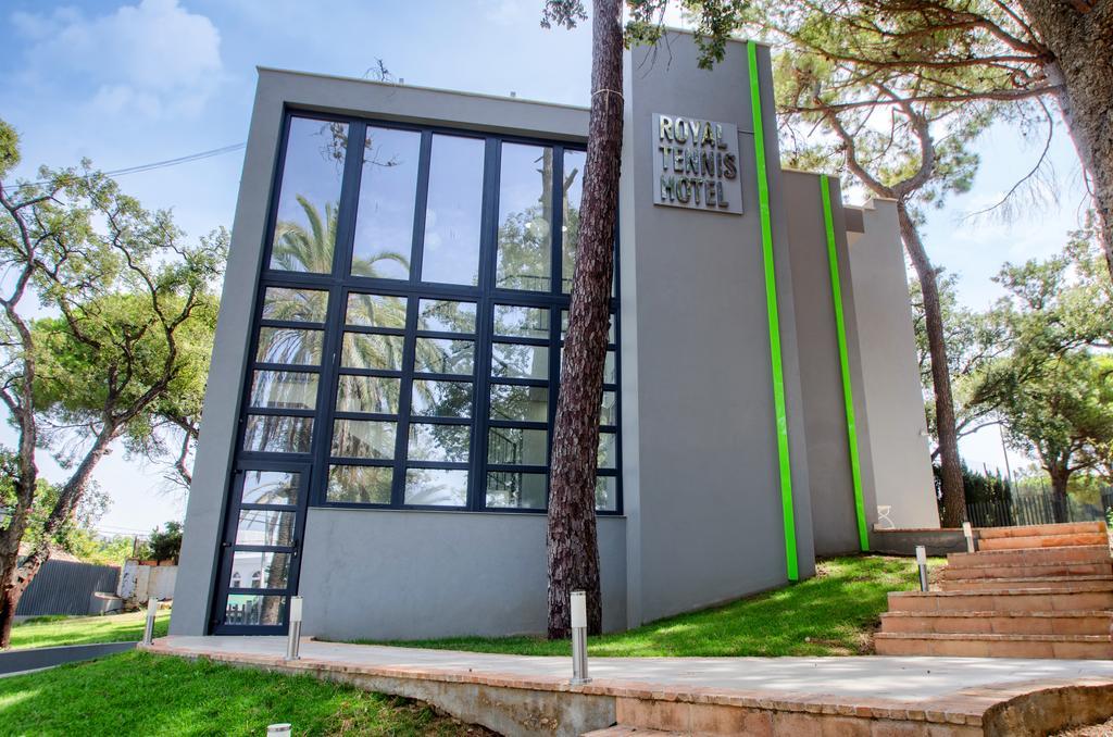 Royal Tennis Club *